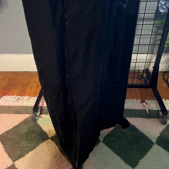 Elegant Black Maxi Dress - Picture 5 of 9